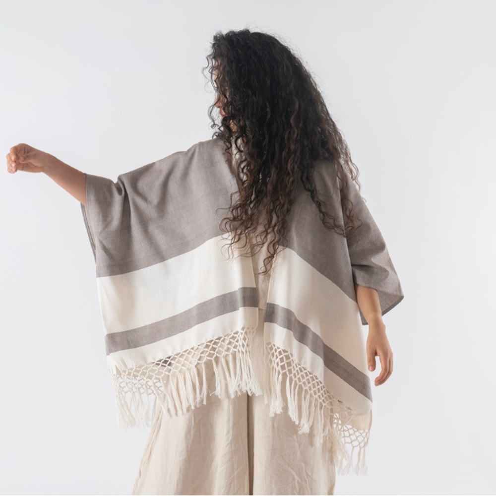 CANDOR Wind Flow Open Poncho – Light Brown on Off White – One Size - EUC